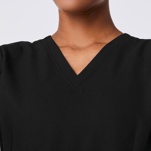 Figs STAR WARS Limited Edition V-Neck Scrub Top in Darth Vader Black, Size Small - Picture 3 of 7